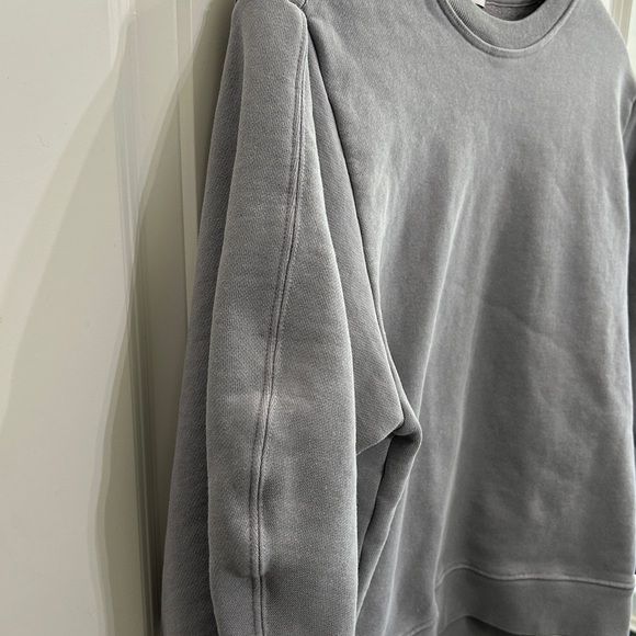 Agolde 3/4 length sleeve sweatshirt in a beautiful smokey green grey color. - Picture 5 of 10